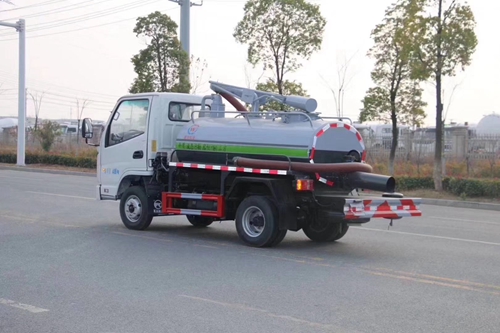 國(guó)六凱馬2方藍(lán)牌吸糞車