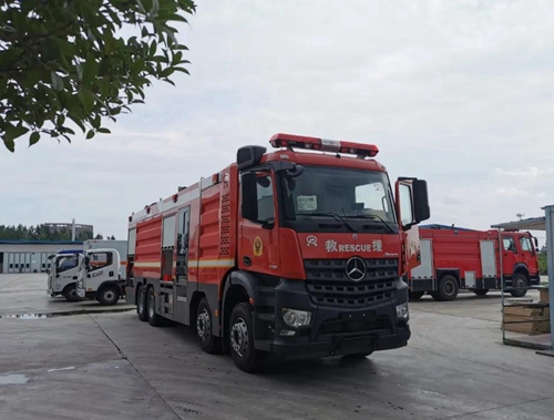 新車介紹:德國(guó)梅賽德斯-奔馳 18噸水罐消防車